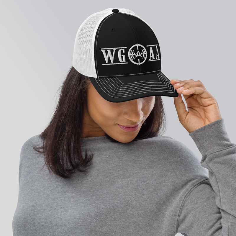 Signature WGOAA Trucker Cap – One size, Black / White