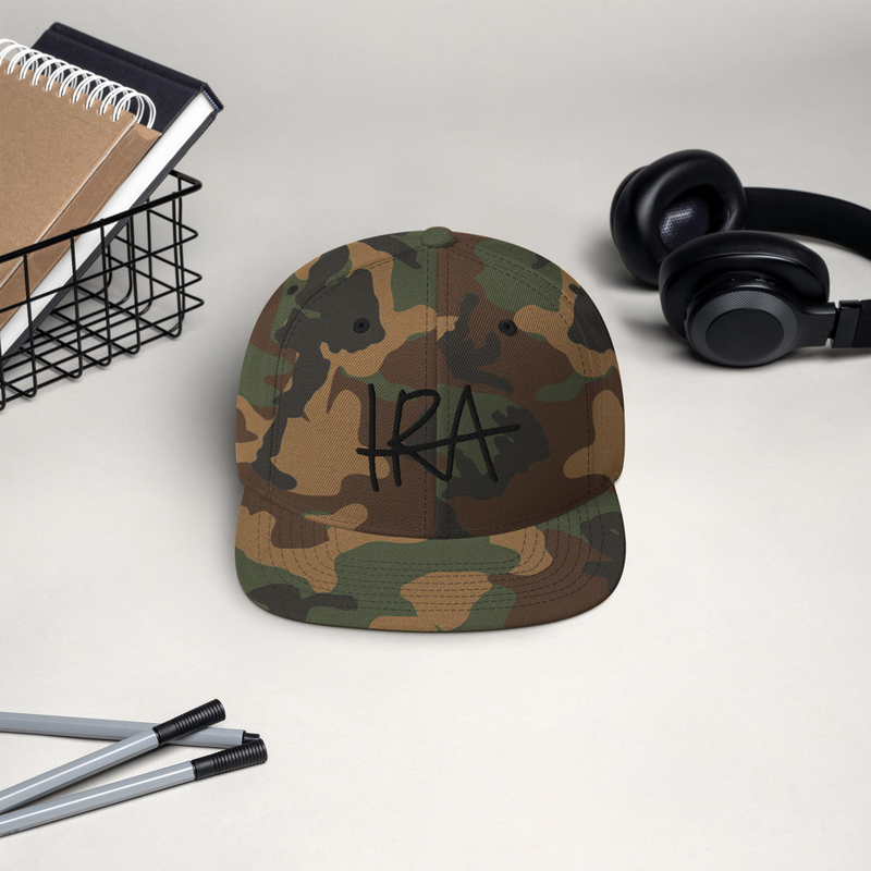 Snapback lippis - Musta logo Green Camo