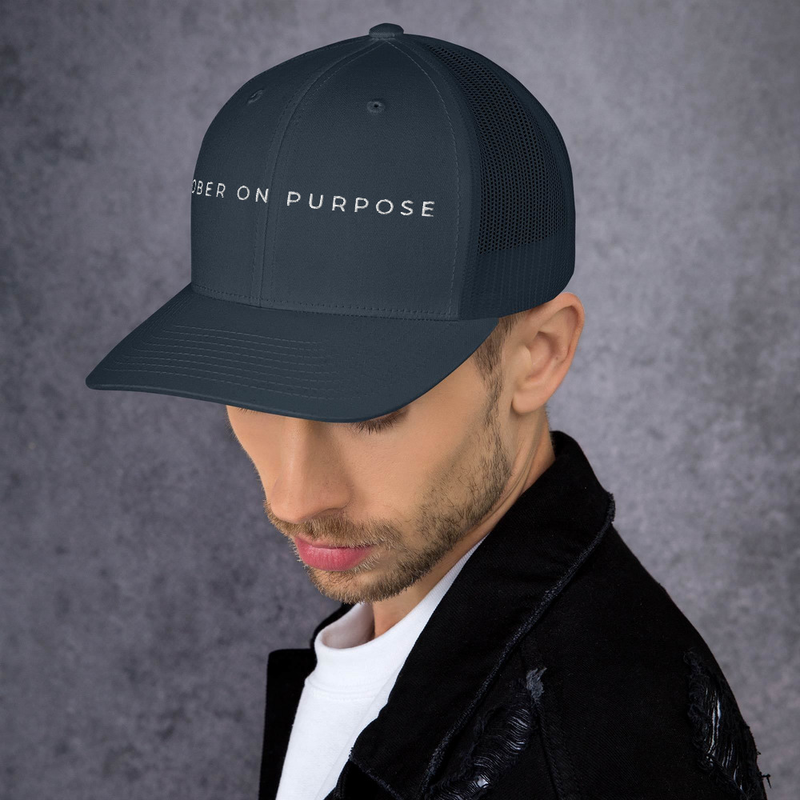 SOBER ON PURPOSE // Trucker Cap – One size, Navy