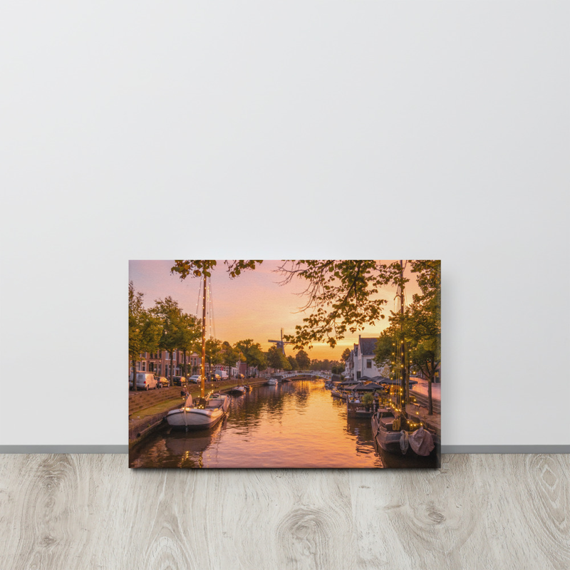 Skutsje in Dokkum bij zonsondergang - Canvas — Skûtsje Ebenhaëzer Dokkum (foto 3)