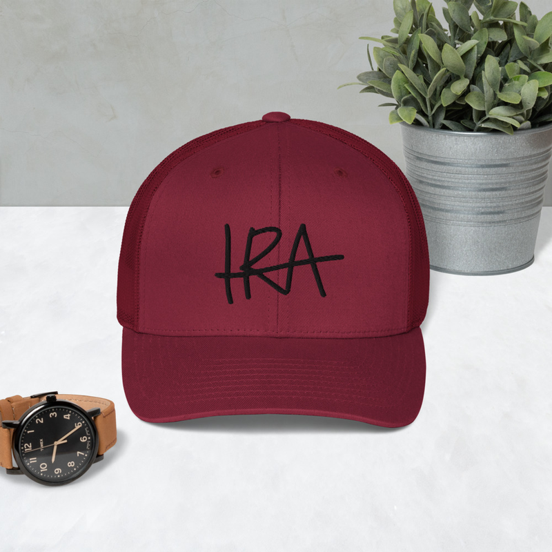 Trucker lippis - Musta logo Cranberry