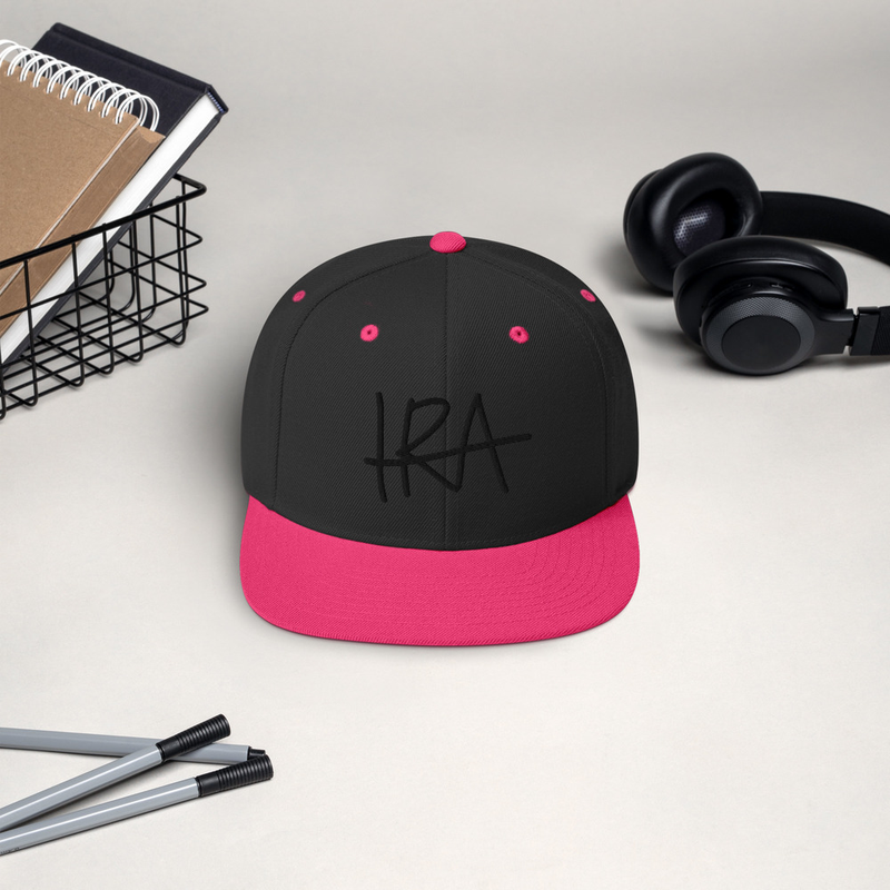Snapback lippis - Musta logo Black/ Neon Pink