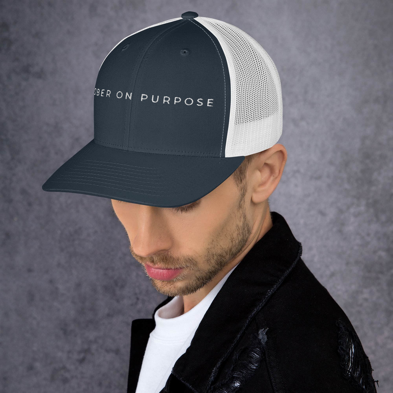 SOBER ON PURPOSE // Trucker Cap – One size, Navy/ White