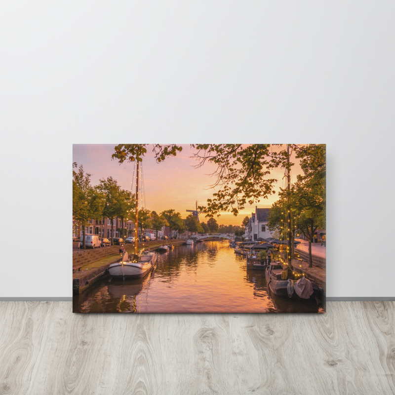 Skutsje in Dokkum bij zonsondergang - Canvas — Skûtsje Ebenhaëzer Dokkum (foto 2)