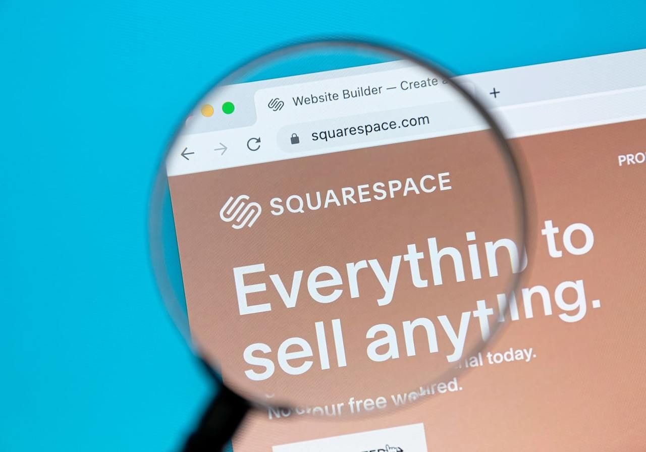 Squarespace’s logo under a magnifying glass.