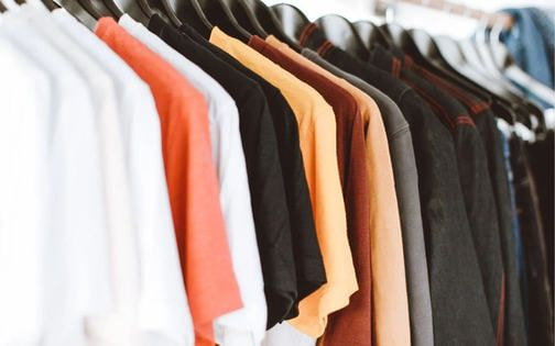 Cómo combinar colores en camisetas: más de 10 ideas que funcionan