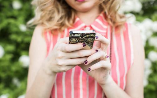 How to make phone cases: 4 Steps to start selling | Printful