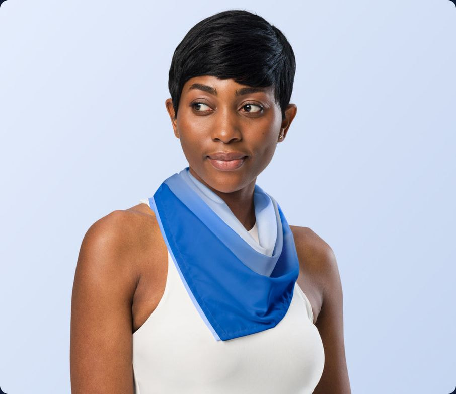 woman wearing all-over print bandana