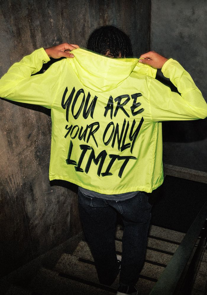 thumbnail image 2 of The Metallc Shmmer Zp Up Wndbreaker S A Stylsh And Eye-catchng Outerwear Pece.… N 2024 2 of 14